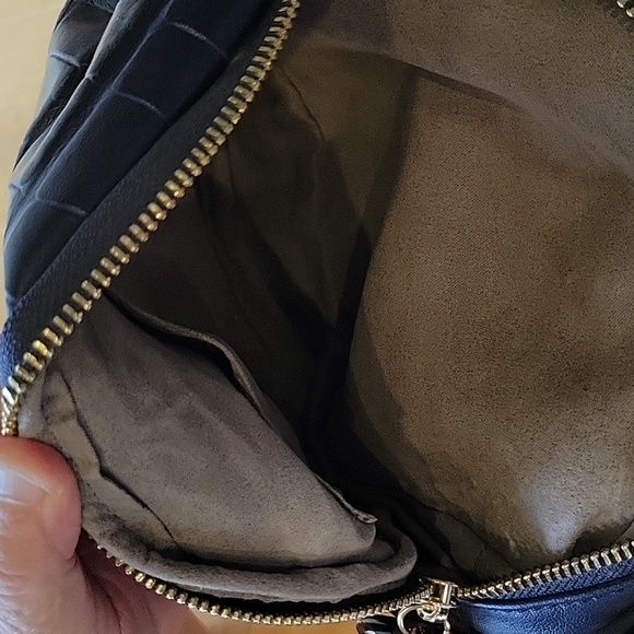 Ladies leather adjustable crossbody handbag - Picture 5 of 5